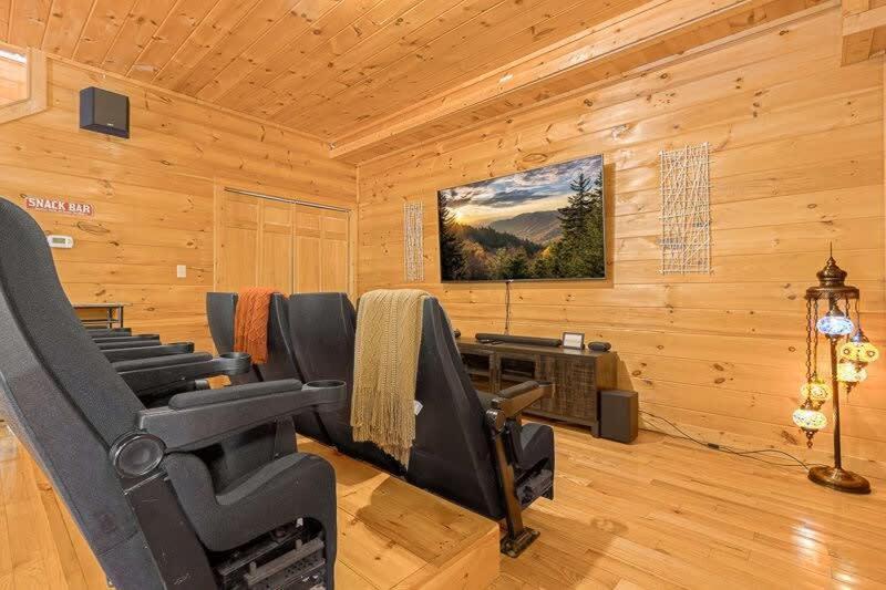 Movie Theater Hot Tub View Mountain Escape Villa Gatlinburg Buitenkant foto