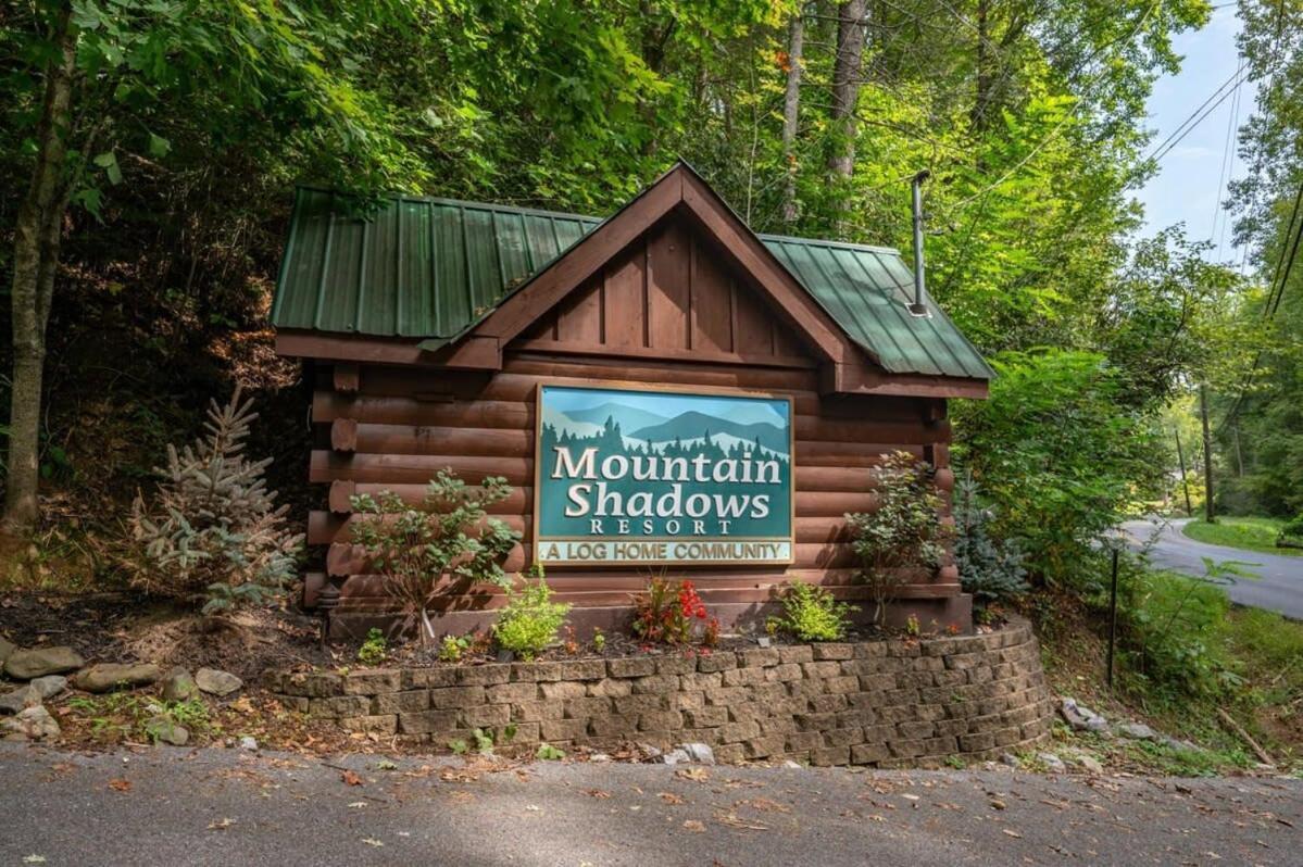 Movie Theater Hot Tub View Mountain Escape Villa Gatlinburg Buitenkant foto