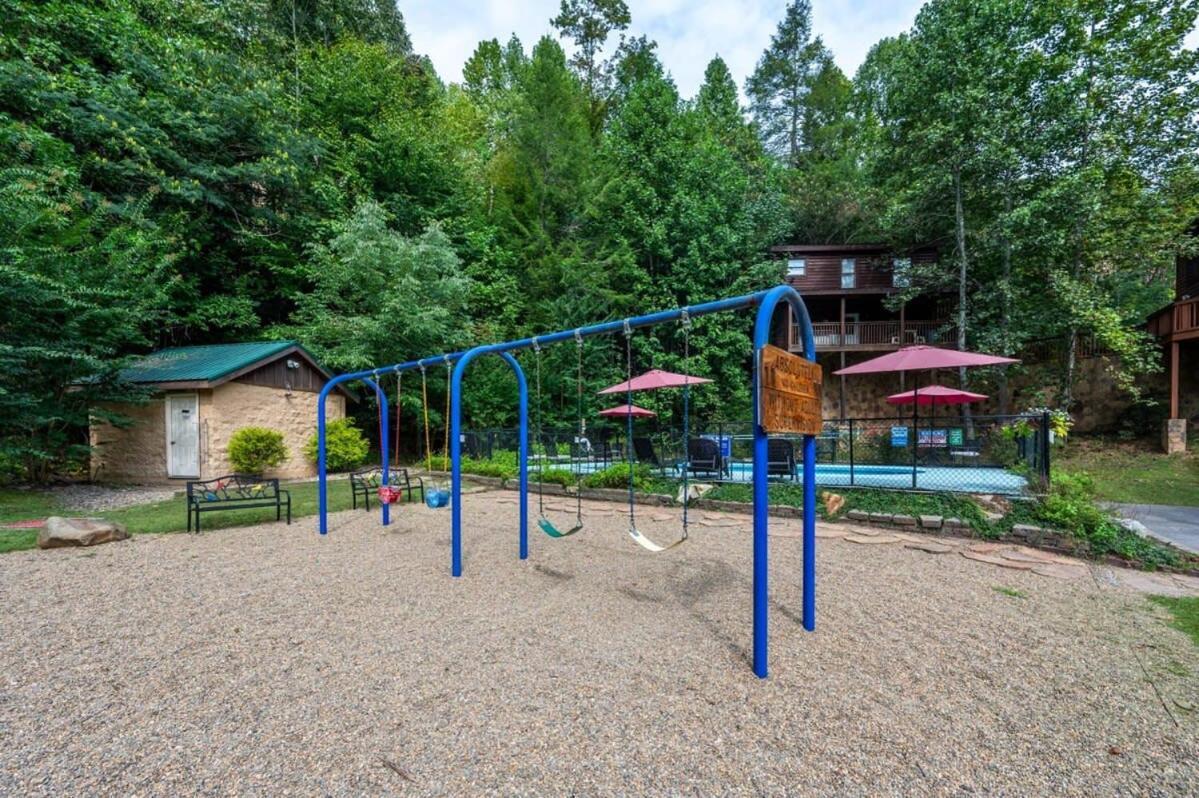 Movie Theater Hot Tub View Mountain Escape Villa Gatlinburg Buitenkant foto